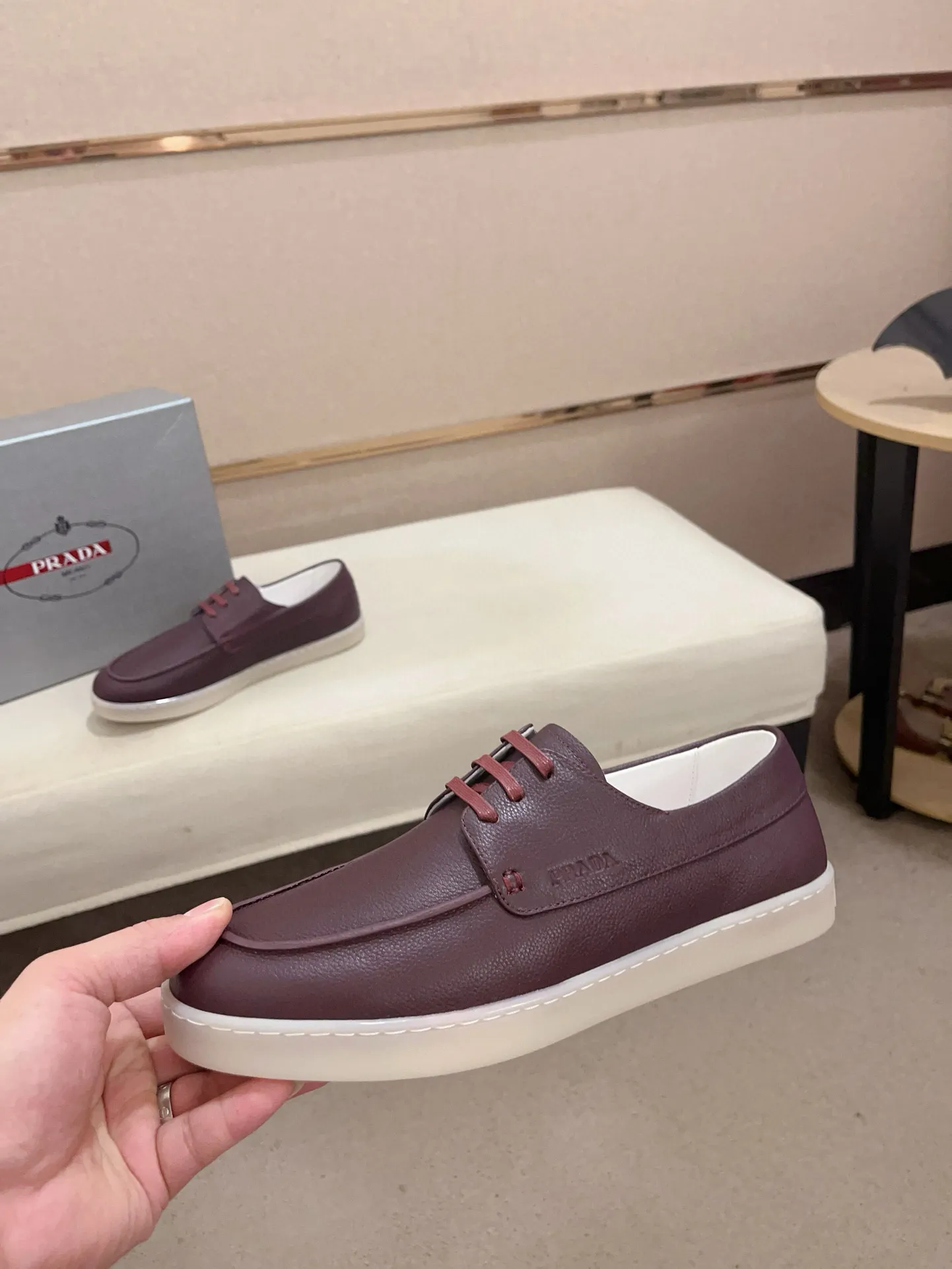 Men's shoes 💰 540💰 ✔️✔️✔️Higher version High-quality new PRADA (Prada) counters are launched at the same time. The new men's shoes and 😘 fabrics are made of high-tech glue-making technology. Lining: Full cowhide lining. 👍🏿 High-end ☄️ air-cushion molded anti-slip rubber outsole, exquisite lines, simple and elegant, comfortable and high-end for leisure travel. Code number: 38 to 44 (45 can be customized and cannot be returned or exchanged)